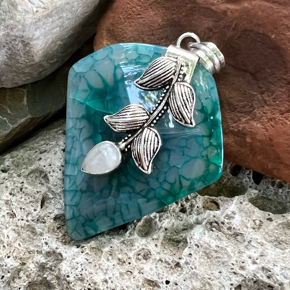 Hand Crafted Jewelry - Genuine Dragon vein agate & moonstone pendant (A-1)